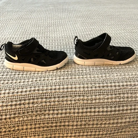 Nike Free Run 2 Black White - DA2692-004 - Picture 3 of 10